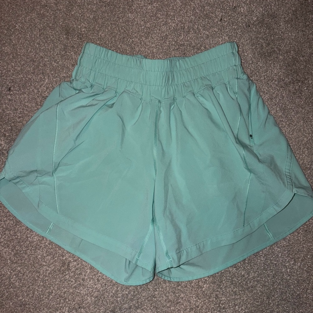 LULULEMON TRACK THAT SHORT MEDIUM RISE 5" INSEAM SIZE-4 TALL WILD MINT